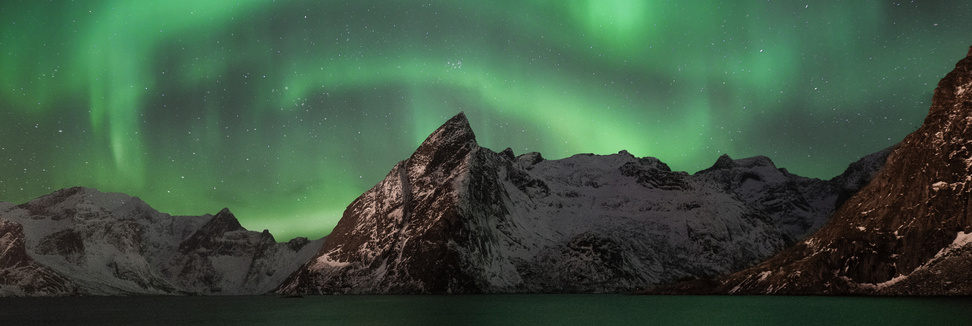 Northern lights over Reinefjorden